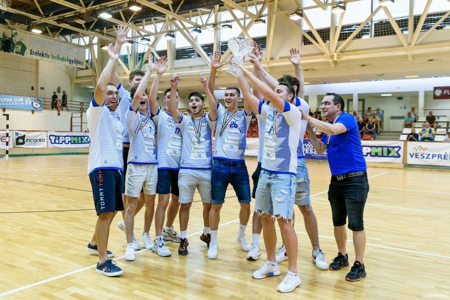 Az U20-as csapat ezüstérmet szerzett, veszprémi Kiss Milán a korosztályban gólkirály lett